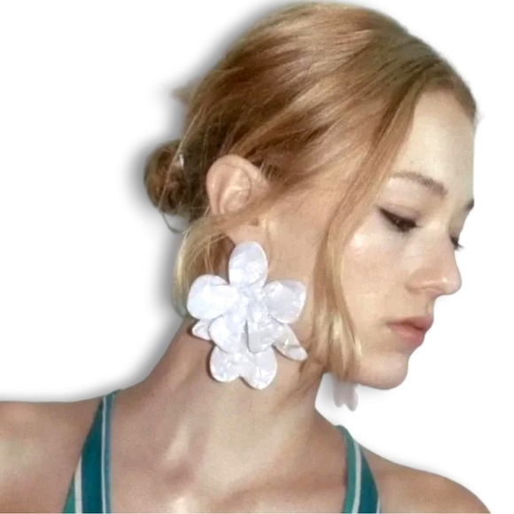 Zara Jewelry - Zara Flower Earrings Oyster White New with Tags